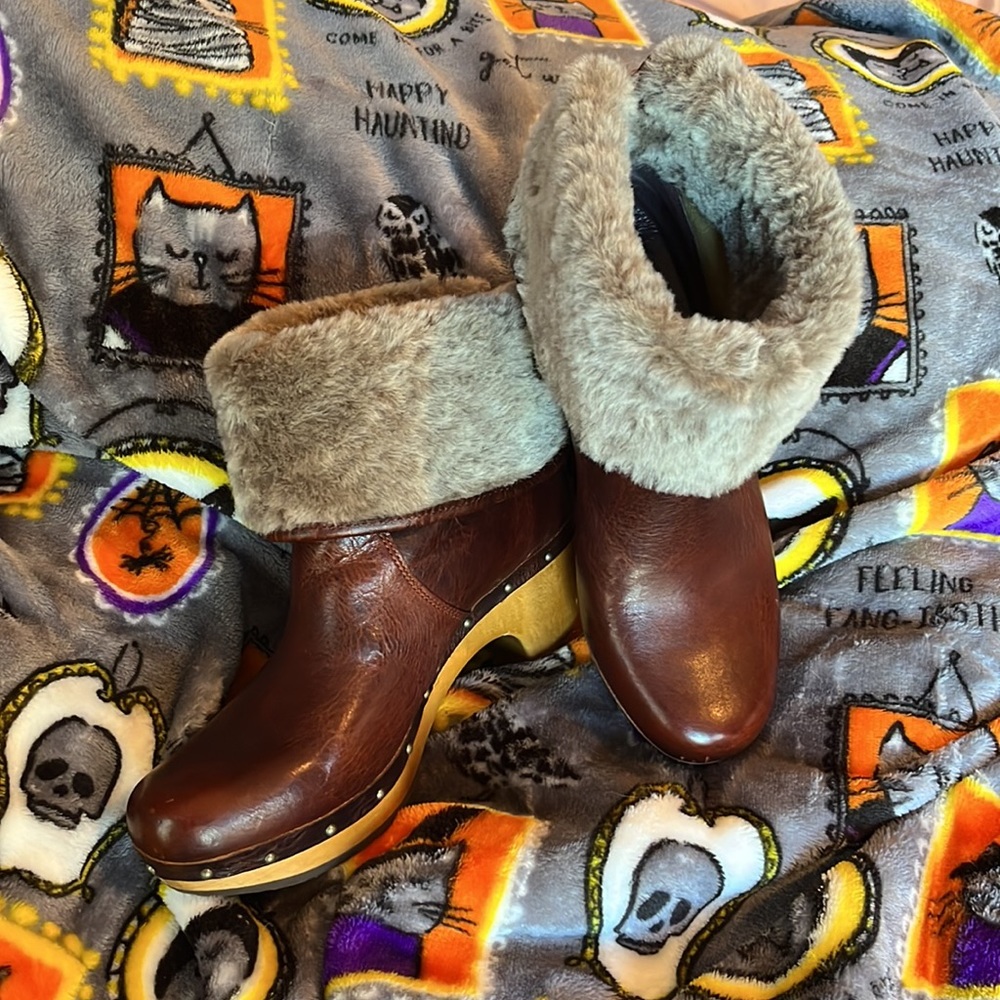 EUC UGG SHEARLING BOOTIES